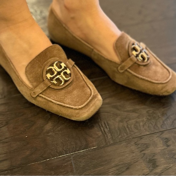 Tory Burch/ Miller Metal Logo Loafer in River Rock Taupe Suede 8,5 - Picture 6 of 6